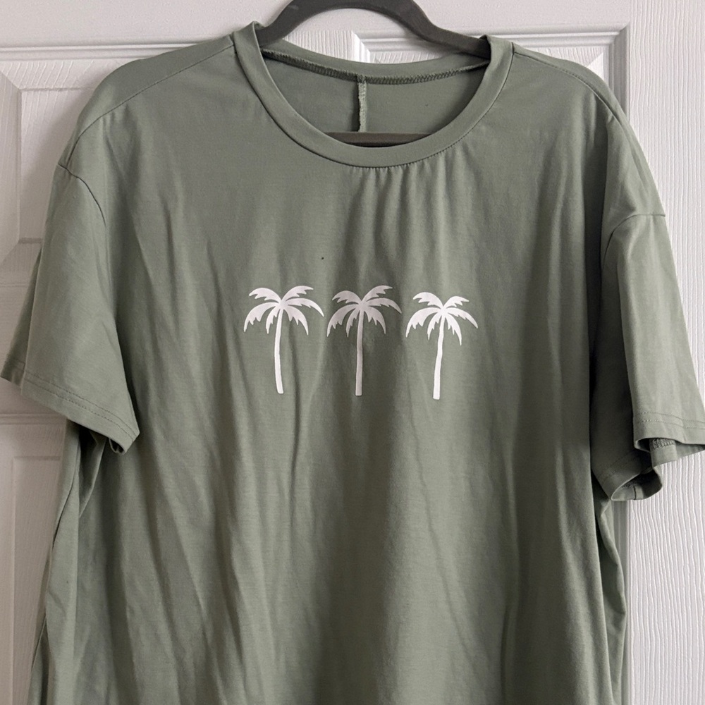Green Palm Tree Graphic T-Shirt